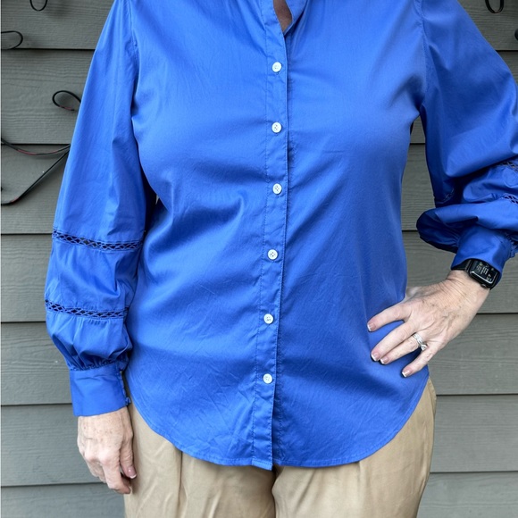 This is a Chicos business shirt, size 2 which is a normal size L/12 - Picture 3 of 3